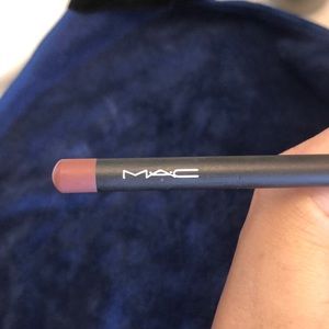 MAC spice lip liner
